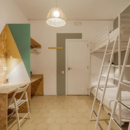 Vandrarhem Bird House *