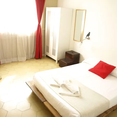 하우스 호스텔 *