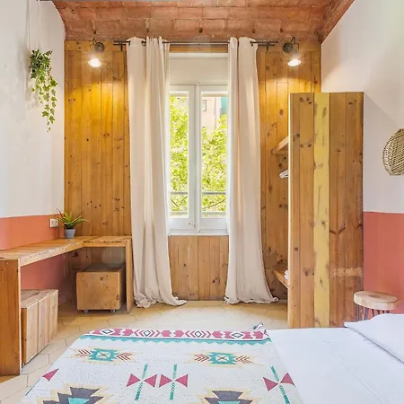 Bird House Hostel *