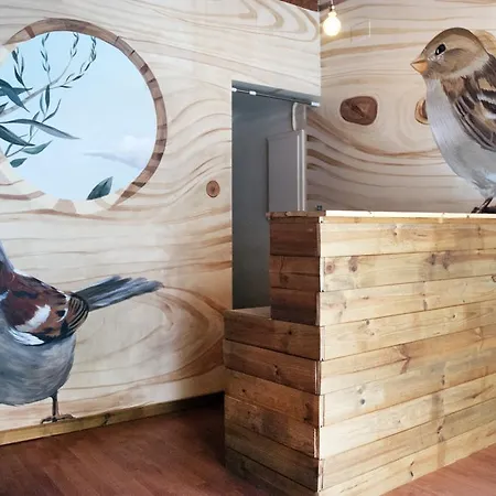 Bird House Hostel *
