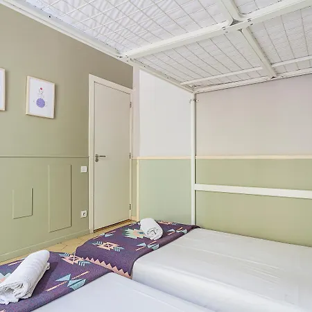 Bird House Hostel *