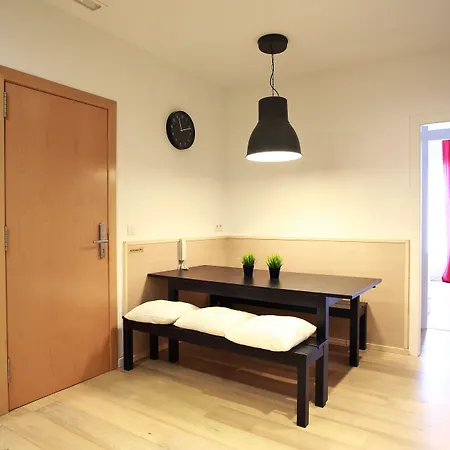 Bird House Hostel *